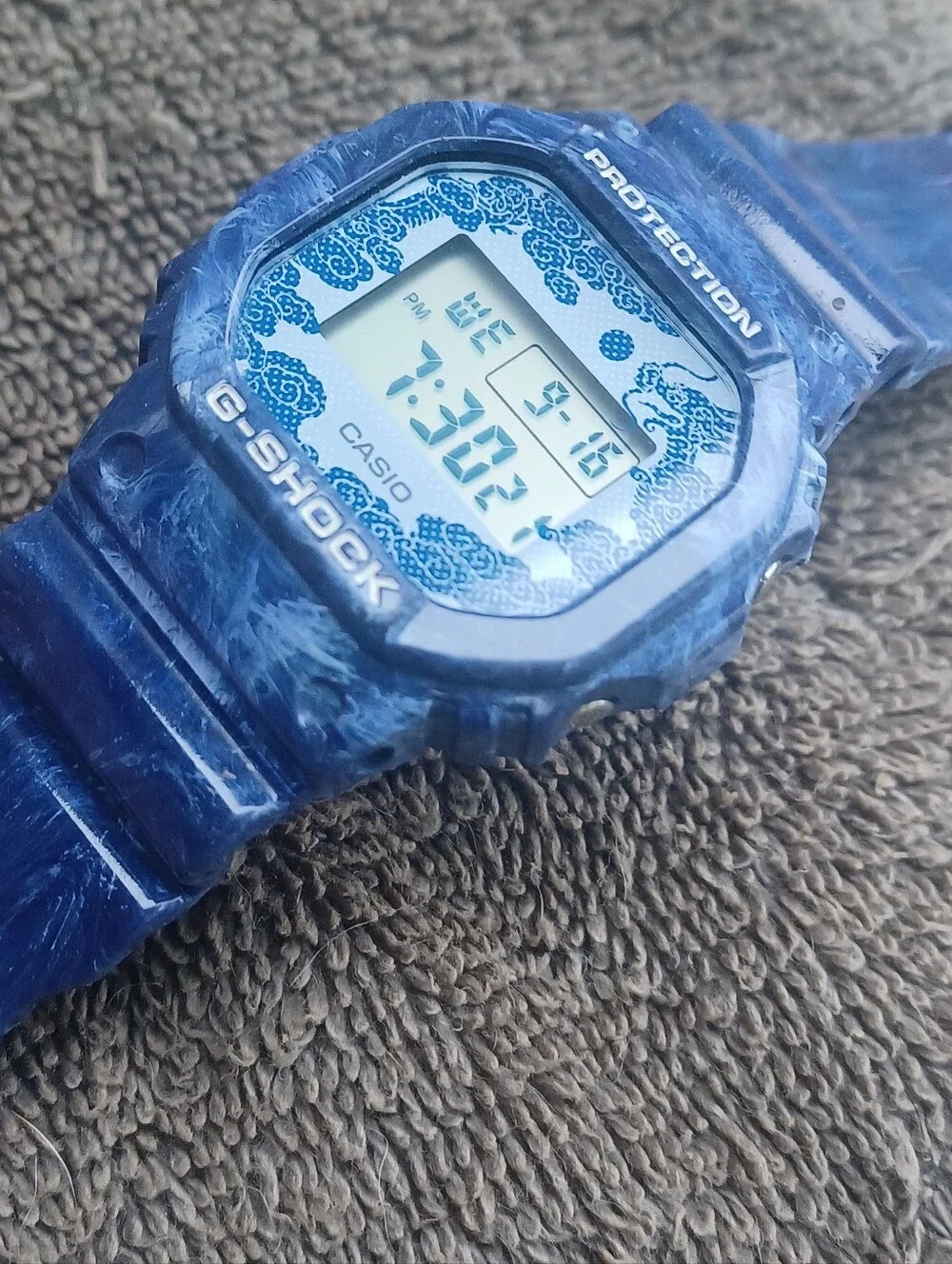 CASIO G-SHOCK - DW-5600BWP-2ER ( DRAGON SERIES )
